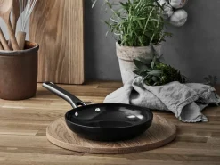Hot Blavet Stegepande, Ø20 cm Gryder & Pander