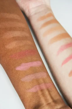 Online Blush, Ansigt