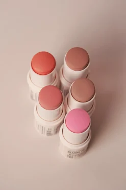 Online Blush, Ansigt
