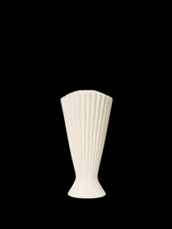 Fountain Vase, Vaser & Urtepotteskjulere