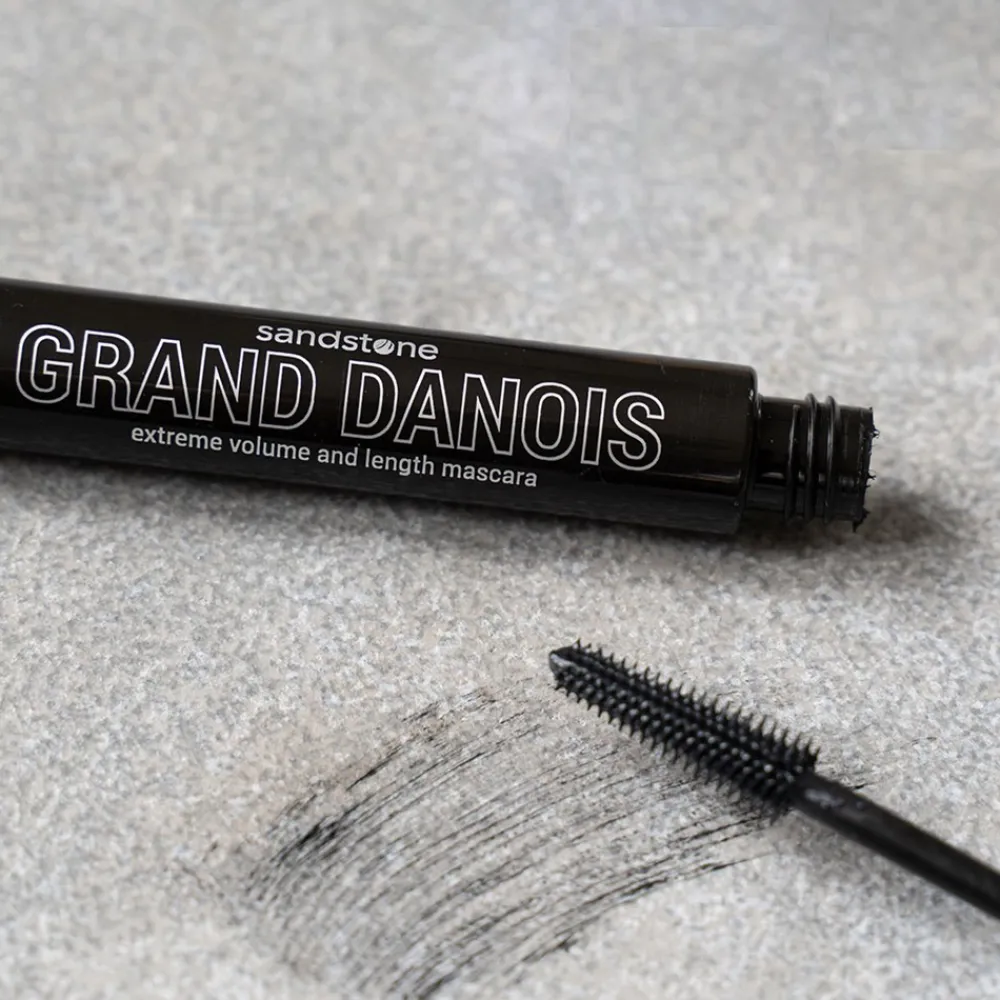 Sandstone Grand Danois Mascara, Black- Øjne
