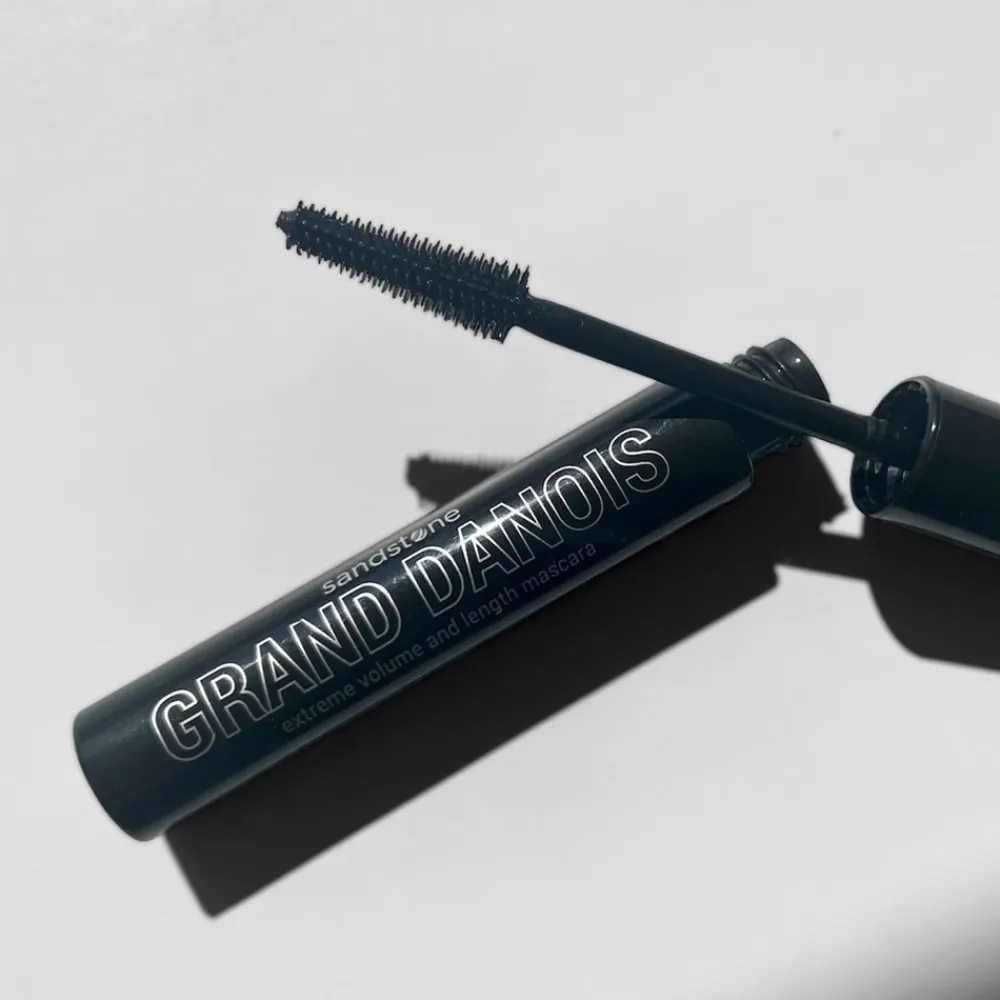 Sandstone Grand Danois Mascara, Black- Øjne
