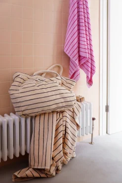 Best Naram Håndklæde, Baby Pink & Ski Patrol Red, 70x140 cm Håndklæder & Vaskeklude
