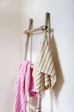 Best Naram Håndklæde, Baby Pink & Ski Patrol Red, 70x140 cm Håndklæder & Vaskeklude