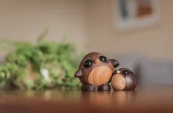 FableWood Pick-Me-Up Freddy Pingvinen- Pynt & Interiør